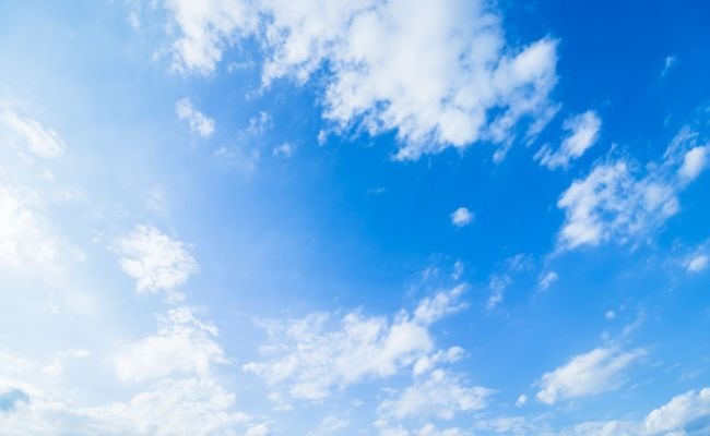 晩夏の青空