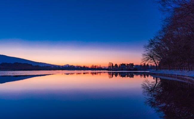 ２月　夕暮れ　湖