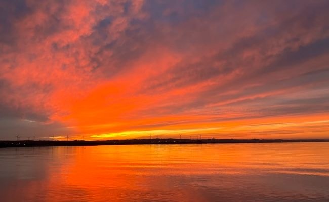 夏の終わり　秋の始まり　夕暮れの海